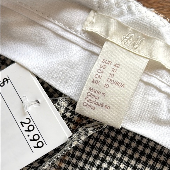 Z H&M Women’s 10 Black and Tan Pantsuit with Tailored Fit - Picture 2 of 5